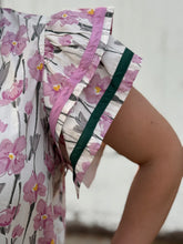 Load image into Gallery viewer, Floral Flutter Sleeve Top **2 COLORS**
