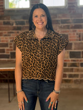 Load image into Gallery viewer, Leopard 1/4 Snap Top

