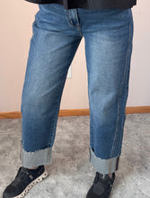 Load image into Gallery viewer, Cuffed Barrel Lovervet Jeans
