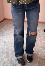 Load image into Gallery viewer, Mid Rise Loose Straight Leg Petra Jeans
