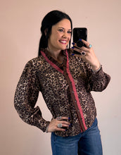 Load image into Gallery viewer, Leopard Button Down Top
