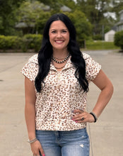 Load image into Gallery viewer, Leopard 1/4 Zip Top **2 COLORS**

