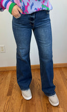 Load image into Gallery viewer, Dark Wash Straight Leg Risen Jeans
