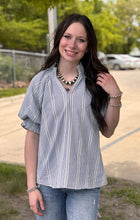 Load image into Gallery viewer, Textured Puff Sleeve Top **3 COLORS**
