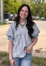 Load image into Gallery viewer, Textured Puff Sleeve Top **3 COLORS**
