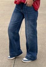 Load image into Gallery viewer, Lovervet High Rise Trouser Hem Front Seam Jeans

