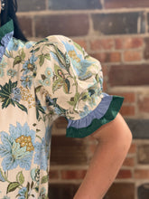 Load image into Gallery viewer, Floral Puff Sleeve Top **2 COLORS** - PLUS
