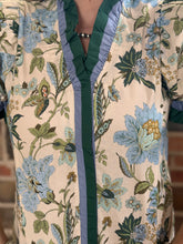 Load image into Gallery viewer, Floral Puff Sleeve Top **2 COLORS** - PLUS
