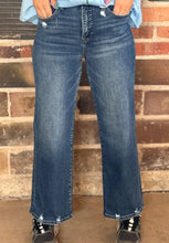 Load image into Gallery viewer, Medium Washed Tummy Control Cropped Risen Jeans

