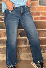 Load image into Gallery viewer, Medium Washed Tummy Control Cropped Risen Jeans

