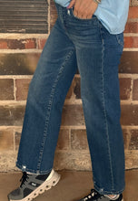 Load image into Gallery viewer, Medium Washed Tummy Control Cropped Risen Jeans
