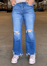 Load image into Gallery viewer, Super High Rise Distressed Ankle Mica Jeans
