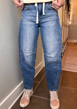 Load image into Gallery viewer, Drawstring Slouchy Barrel Risen Jeans
