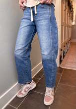 Load image into Gallery viewer, Drawstring Slouchy Barrel Risen Jeans
