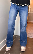 Load image into Gallery viewer, Medium Wash Trouser Vintage Flare Lovervet Jeans
