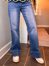 Load image into Gallery viewer, Medium Wash Trouser Vintage Flare Lovervet Jeans
