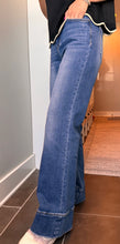 Load image into Gallery viewer, Medium Wash Trouser Vintage Flare Lovervet Jeans
