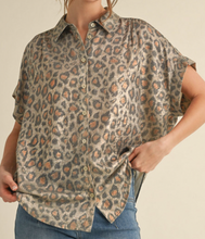 Load image into Gallery viewer, Taupe Leopard Button Up Top - PLUS
