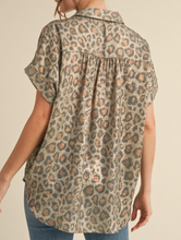 Load image into Gallery viewer, Taupe Leopard Button Up Top - PLUS
