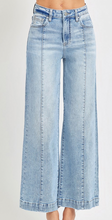 Load image into Gallery viewer, Light Wash Front Seam Cropped Risen Jeans
