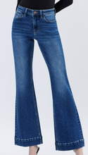Load image into Gallery viewer, High Rise Trouser Relaxed Flare Lovervet Jeans.
