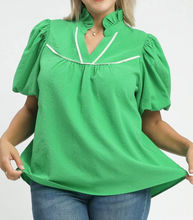 Load image into Gallery viewer, Contrast Trim Top **3 COLORS** - PLUS
