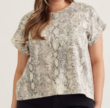 Load image into Gallery viewer, Animal Print Top **3 COLORS** - PLUS
