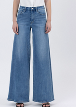 Load image into Gallery viewer, High Rise Super Wide Leg Lovervet Jeans
